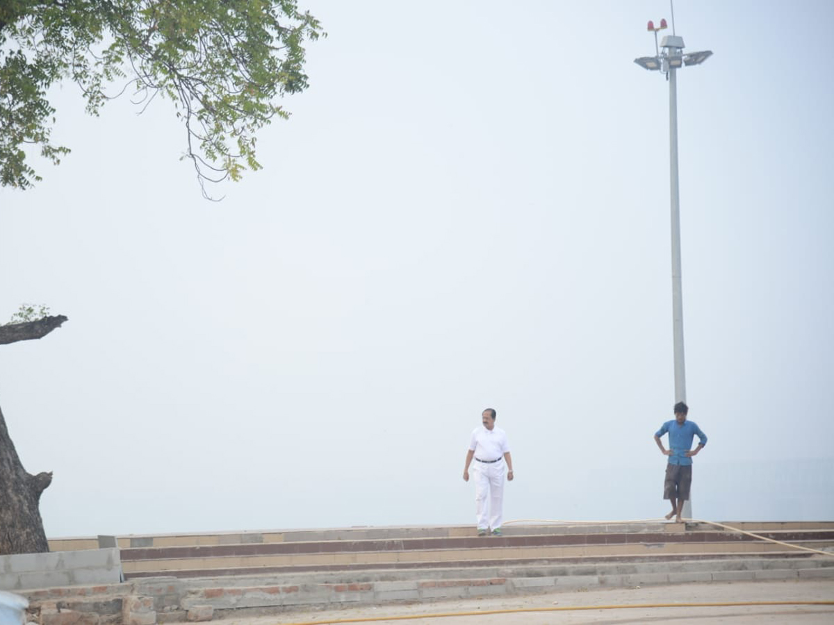 Fog On Vijayawada Photo Gallery - Sakshi3