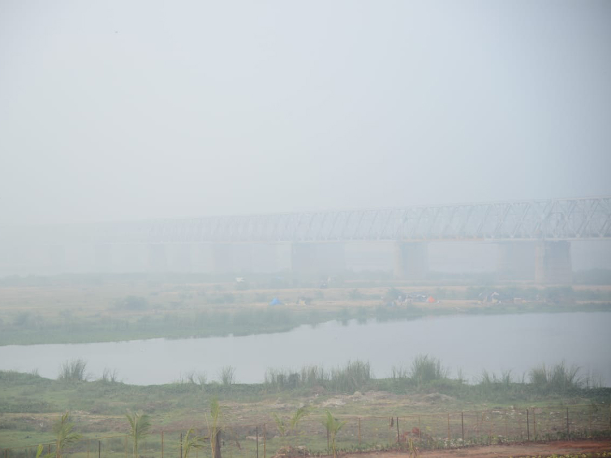 Fog On Vijayawada Photo Gallery - Sakshi7