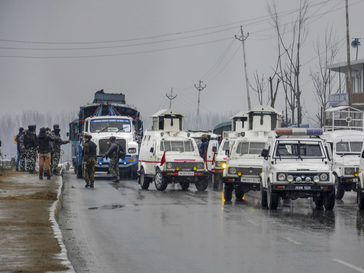 Terrorists Attack In CRPF jawans Pulwama Photo Gallery - Sakshi10