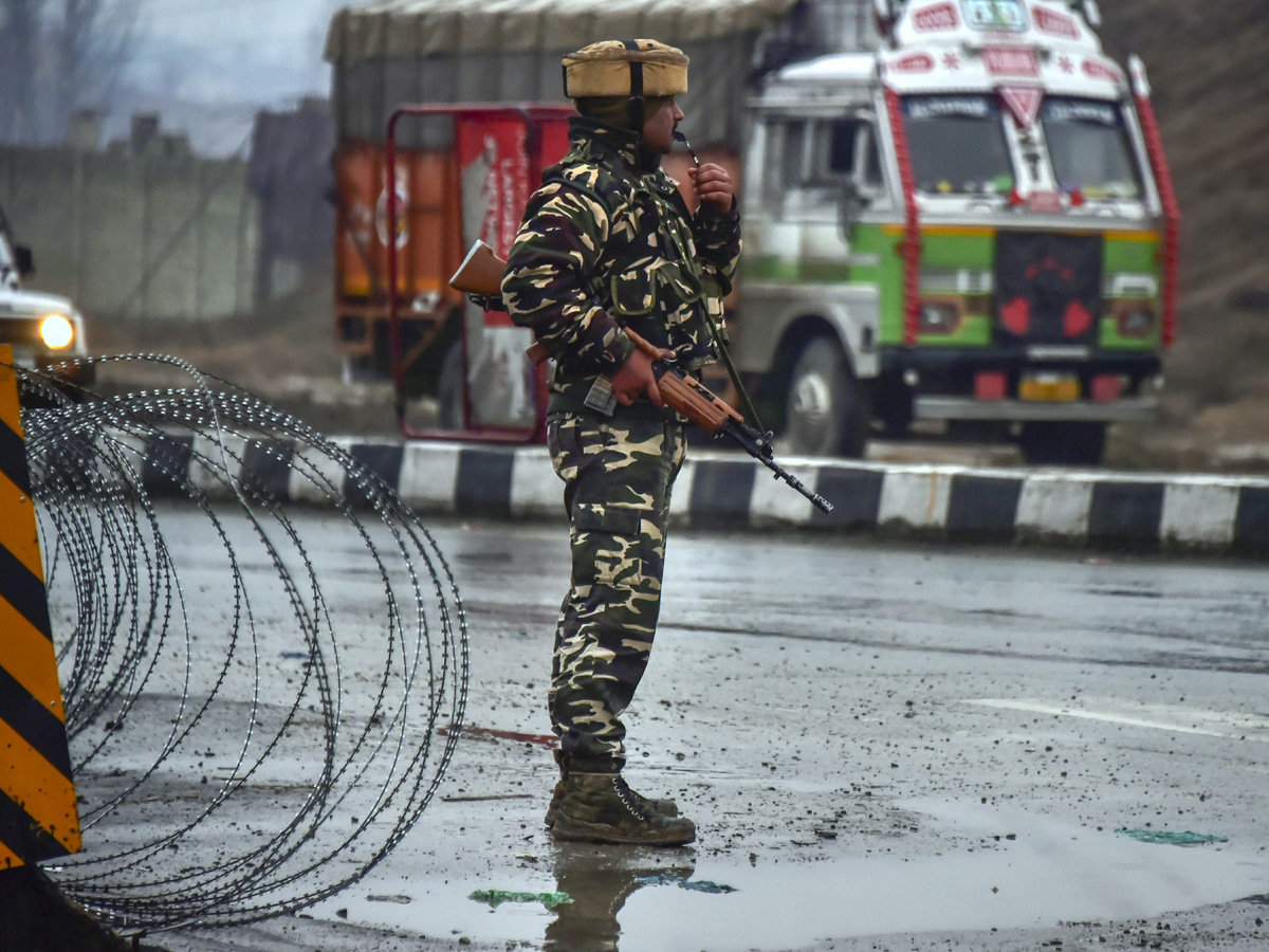 Terrorists Attack In CRPF jawans Pulwama Photo Gallery - Sakshi6