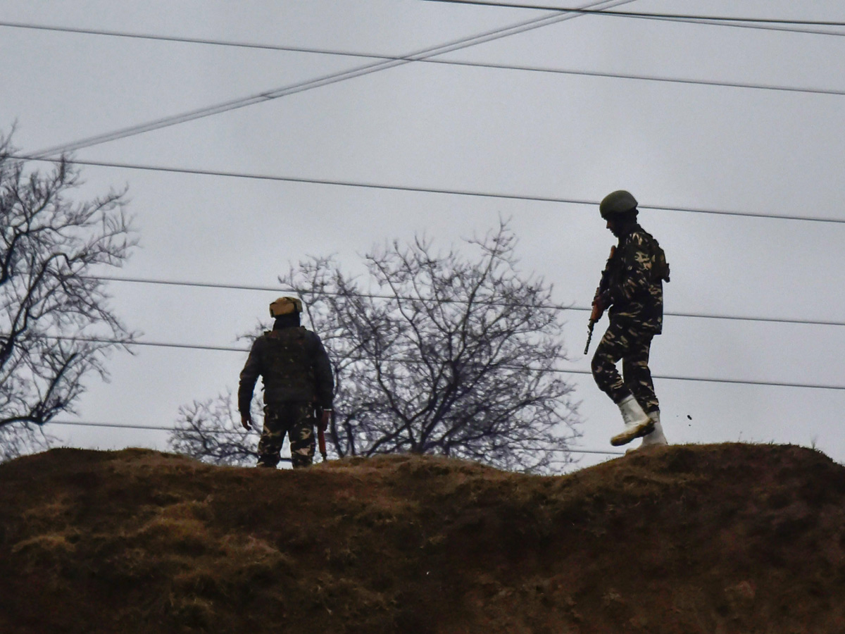 Terrorists Attack In CRPF jawans Pulwama Photo Gallery - Sakshi9