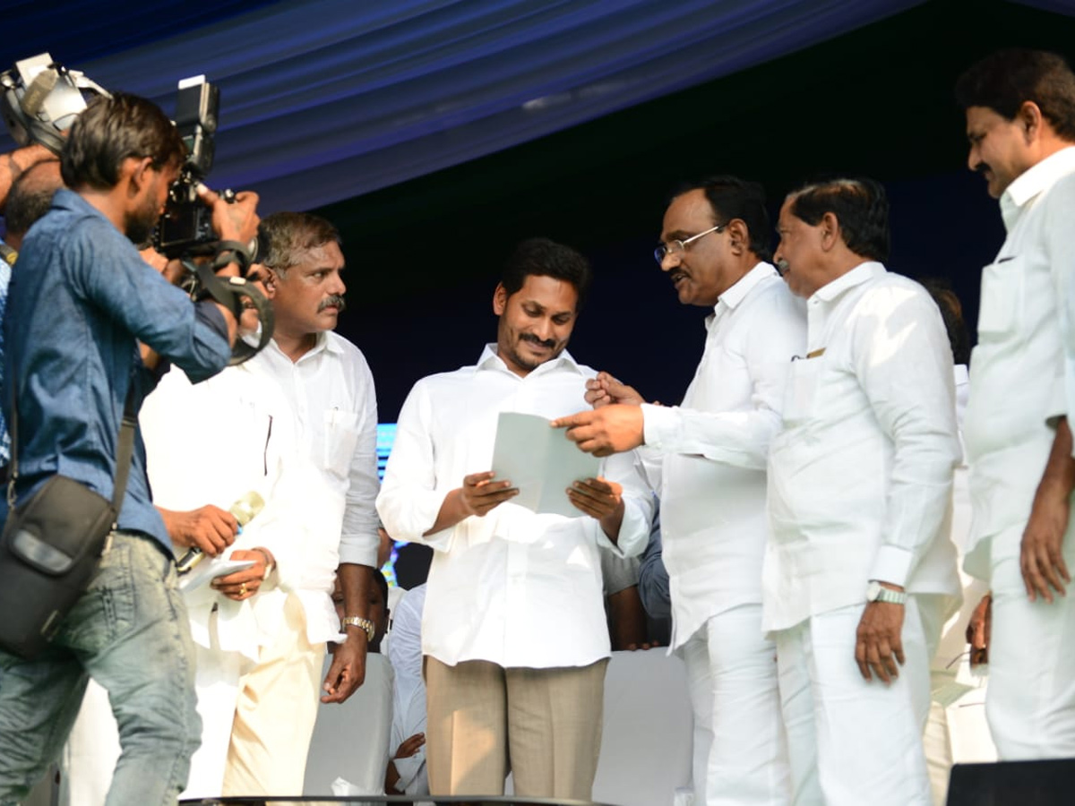 ys jagan mohan reddy bc garjna Photo Gallery - Sakshi13