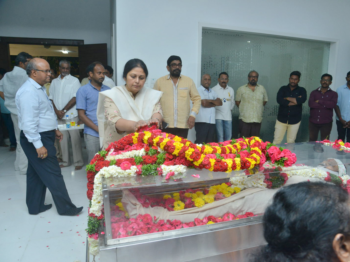 Telugu Film Industry Mourns the Death of Visionary Filmmaker Kodi Ramakrishna Photo Gallery - Sakshi20