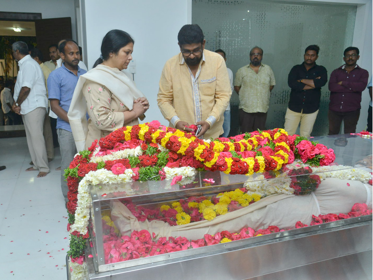 Telugu Film Industry Mourns the Death of Visionary Filmmaker Kodi Ramakrishna Photo Gallery - Sakshi21