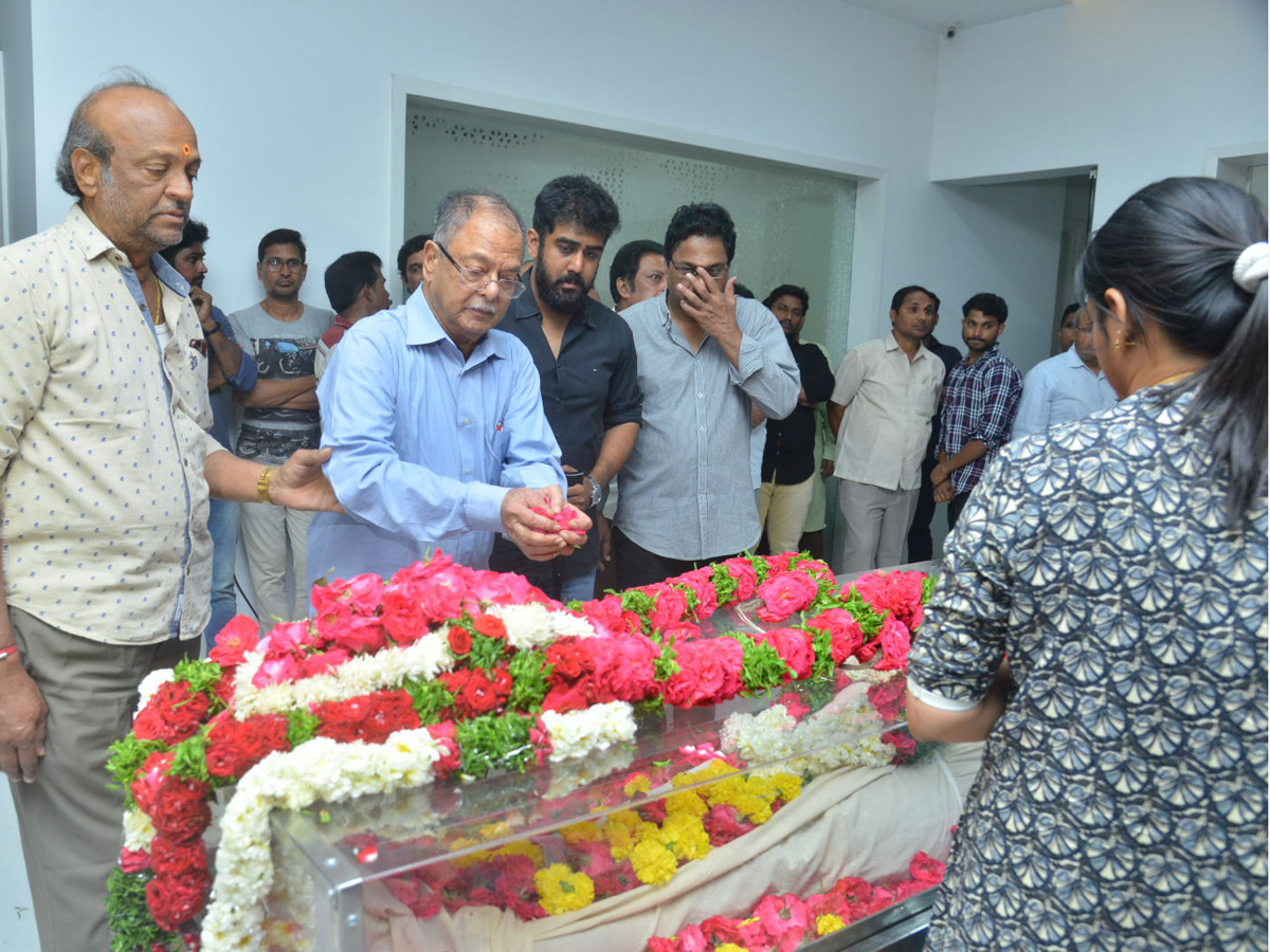 Telugu Film Industry Mourns the Death of Visionary Filmmaker Kodi Ramakrishna Photo Gallery - Sakshi27