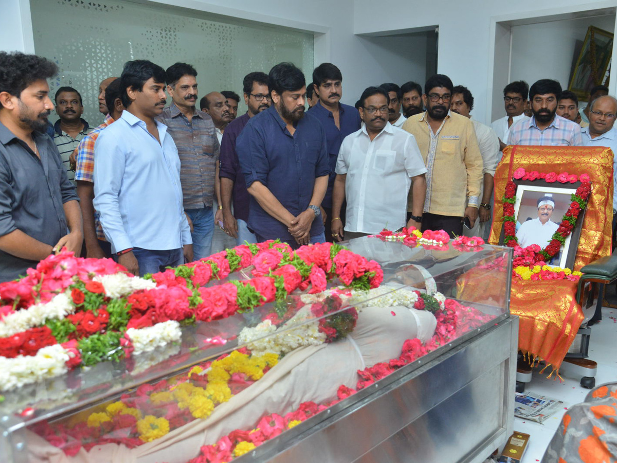 Telugu Film Industry Mourns the Death of Visionary Filmmaker Kodi Ramakrishna Photo Gallery - Sakshi1