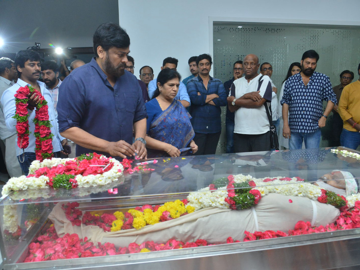 Telugu Film Industry Mourns the Death of Visionary Filmmaker Kodi Ramakrishna Photo Gallery - Sakshi6