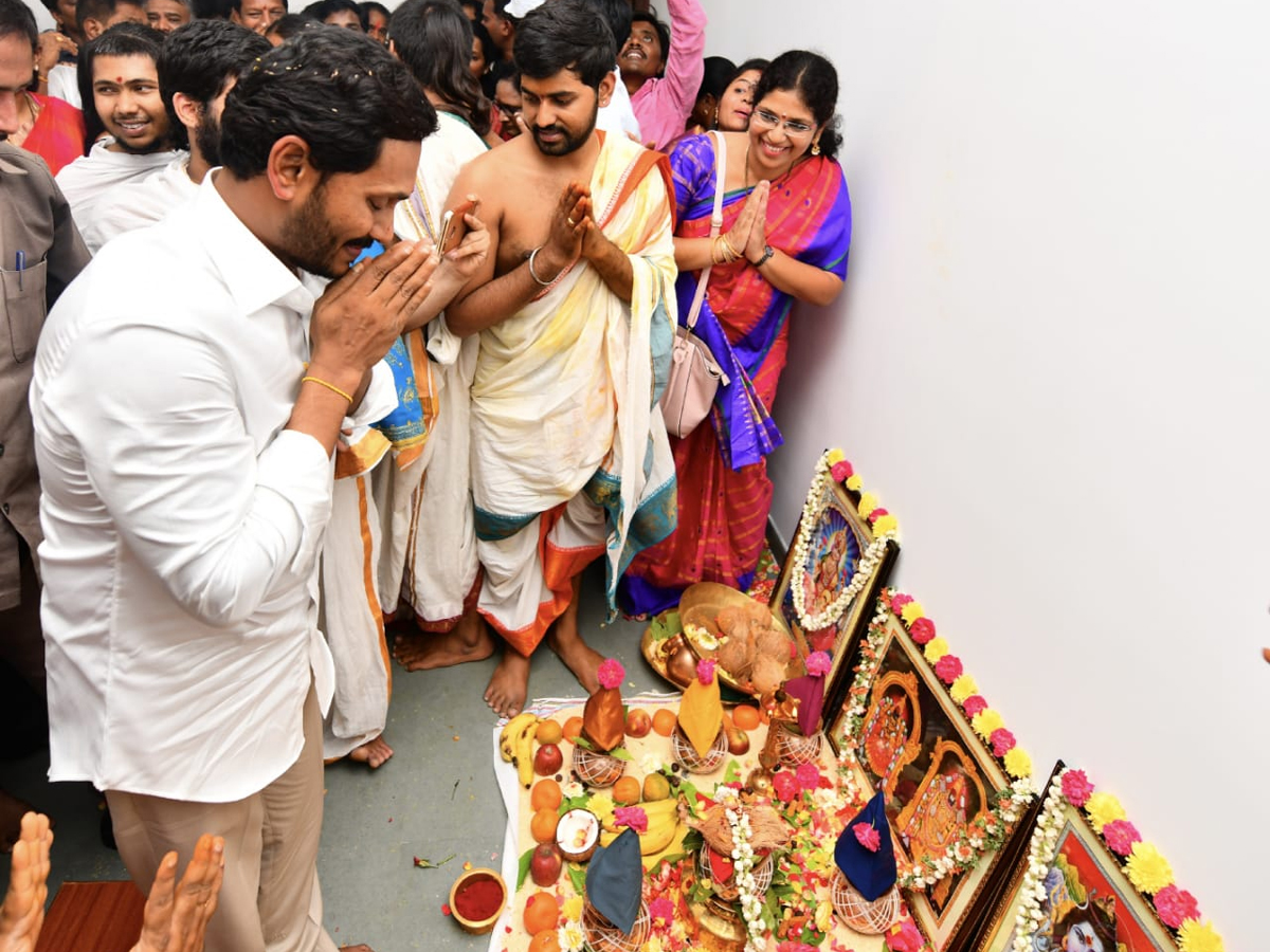 Ys Jagan New House Warming Ceremony In Tadepalli - Sakshi7