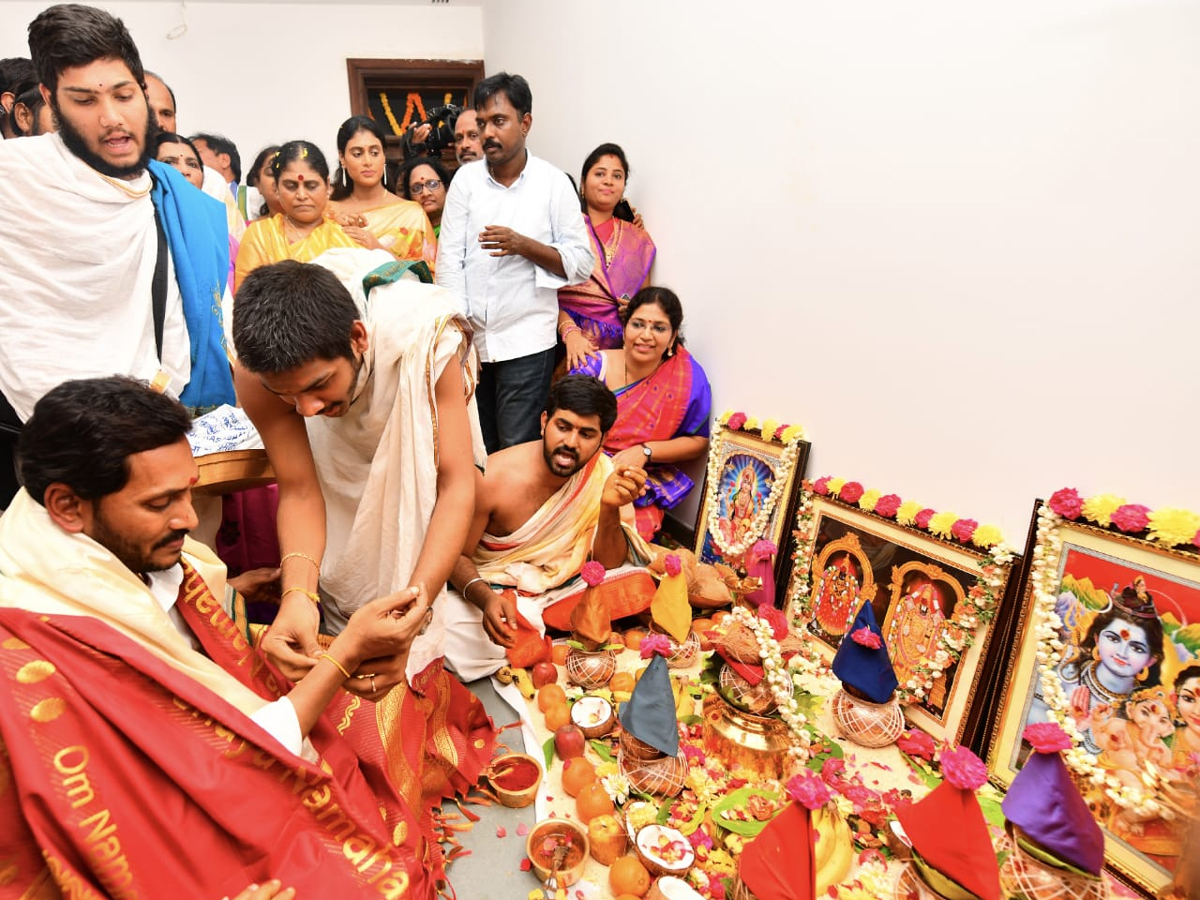 Ys Jagan New House Warming Ceremony In Tadepalli - Sakshi1