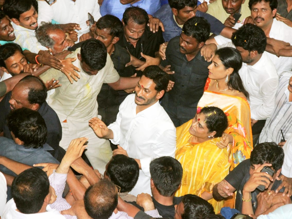 Ys Jagan New House Warming Ceremony In Tadepalli - Sakshi4