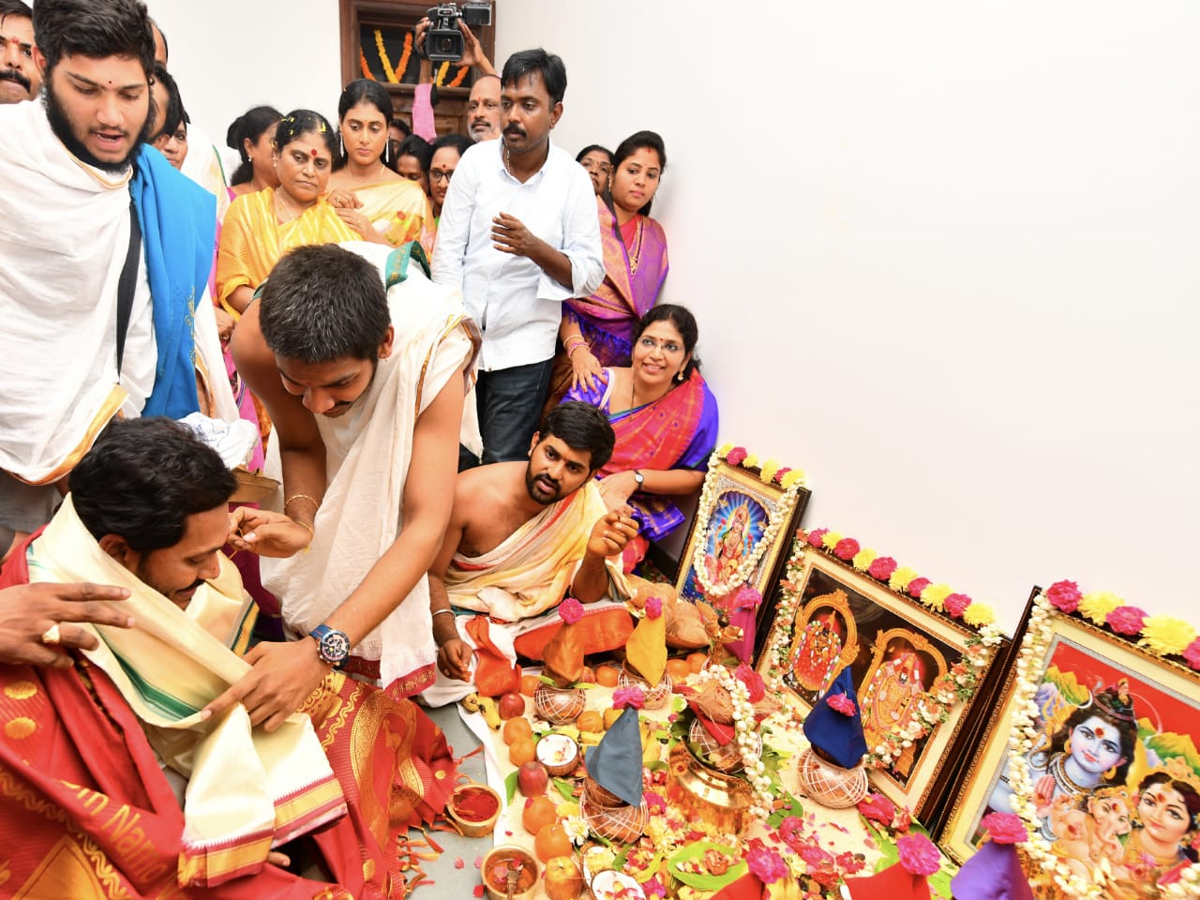 Ys Jagan New House Warming Ceremony In Tadepalli - Sakshi15