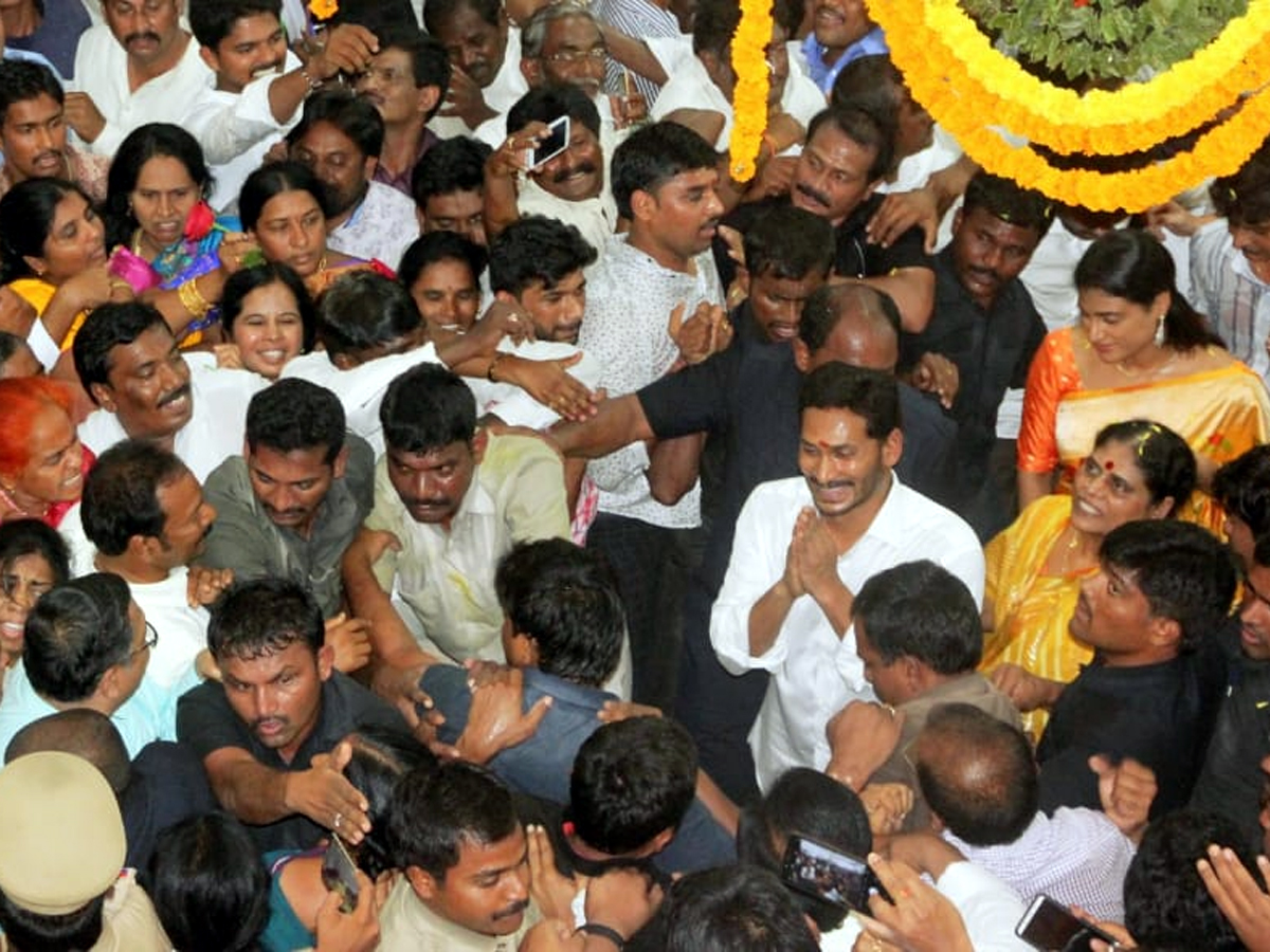 Ys Jagan New House Warming Ceremony In Tadepalli - Sakshi9