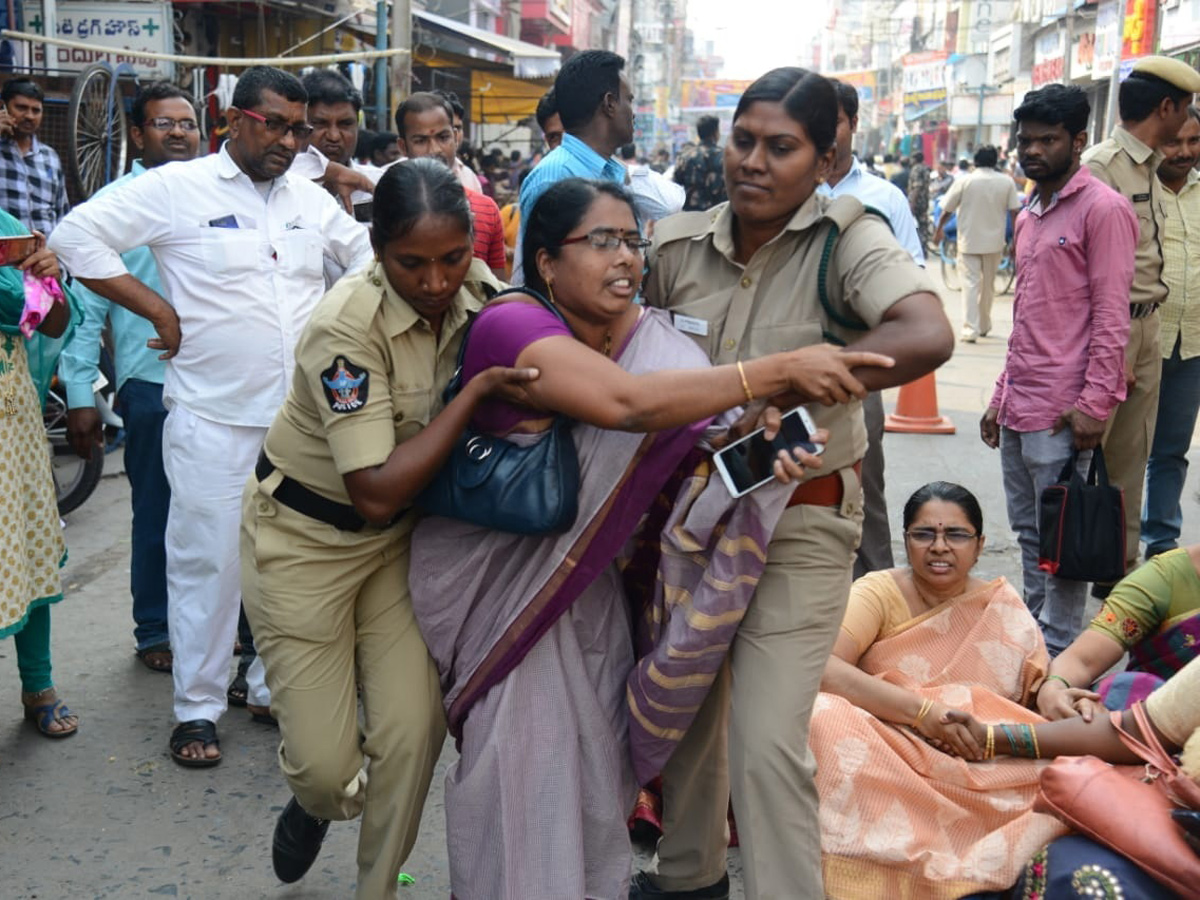 Police Arrests Employees Cps Cancellation Ap Assembly  - Sakshi1