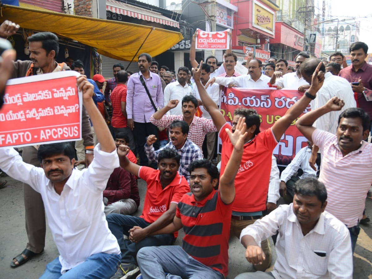 Police Arrests Employees Cps Cancellation Ap Assembly  - Sakshi13