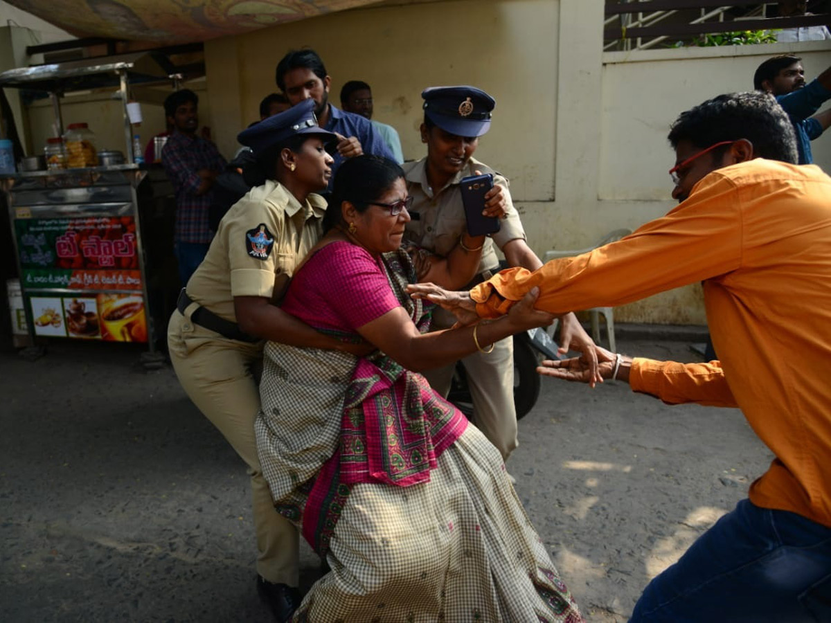 Police Arrests Employees Cps Cancellation Ap Assembly  - Sakshi8