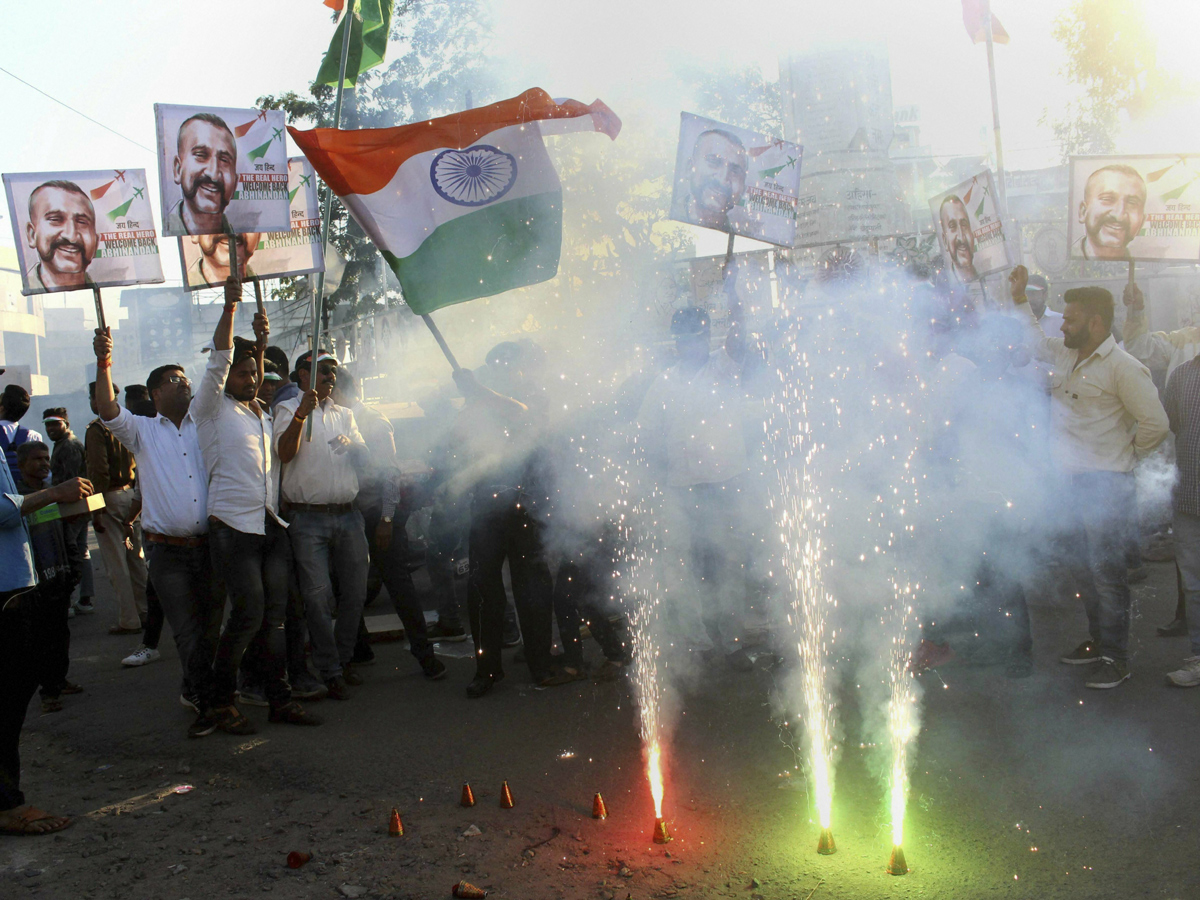 People celebrate across nation as Abhinandan Varthaman is on his way Photo Gallery - Sakshi7