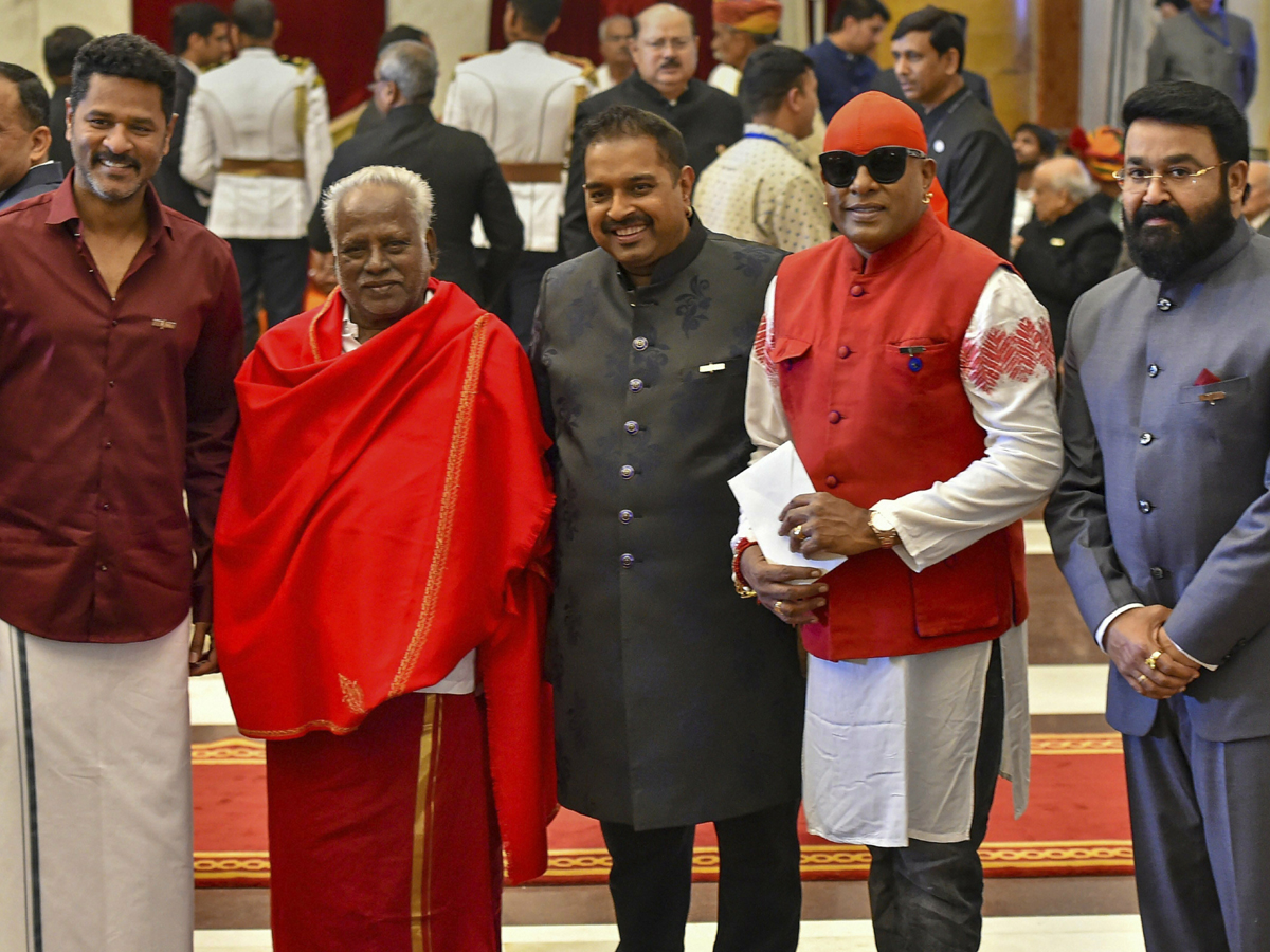  PRESIDENT KOVIND CONFERS PADMA AWARDS AT RASHTRAPATI BHAVAN Photo Gallery - Sakshi10