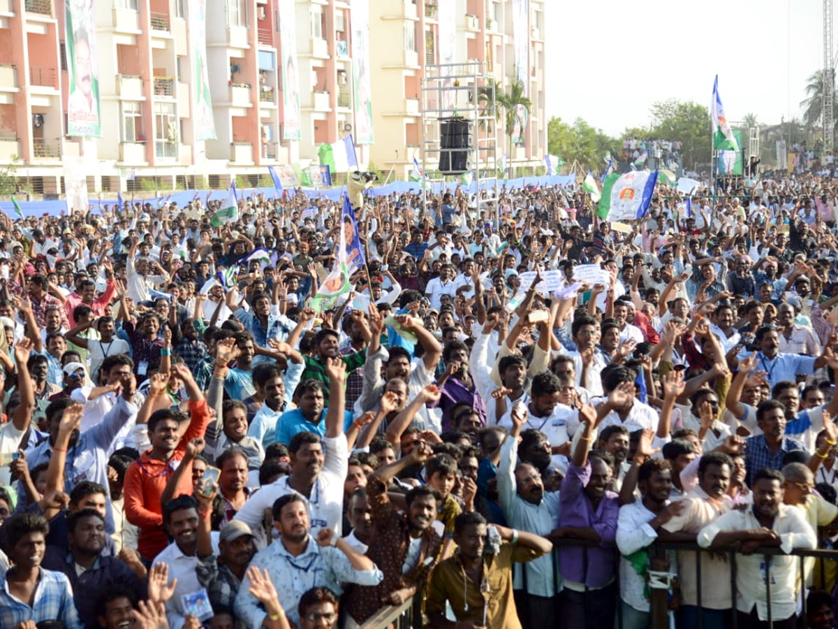 YS Jagan Samara Shankaravam in Kakinada Photo Gallery - Sakshi4