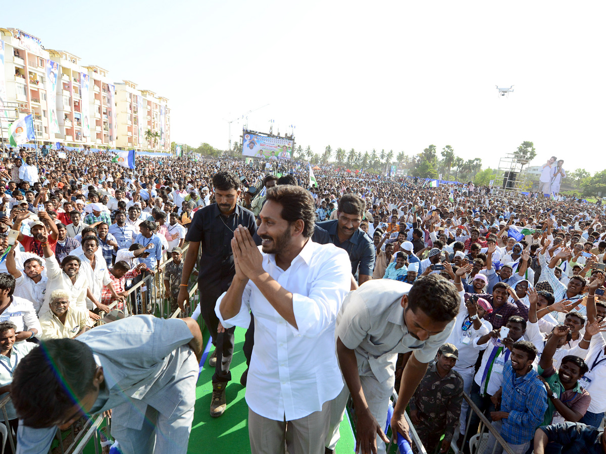 YS Jagan Samara Shankaravam in Kakinada Photo Gallery - Sakshi13