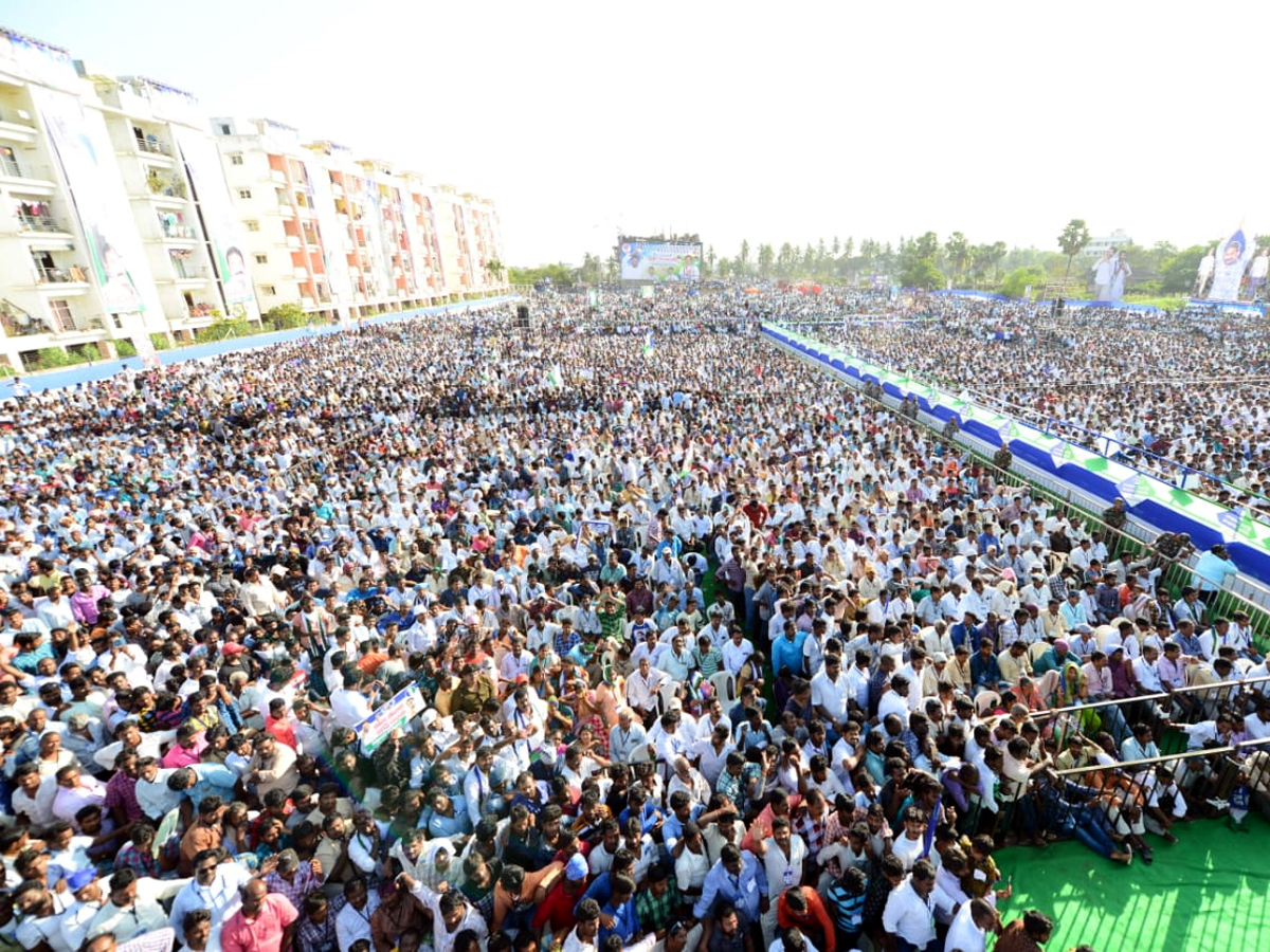 YS Jagan Samara Shankaravam in Kakinada Photo Gallery - Sakshi6