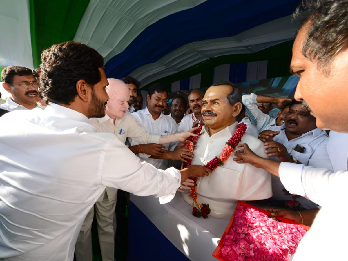 YS Jagan Samara Shankaravam in Kakinada Photo Gallery - Sakshi11