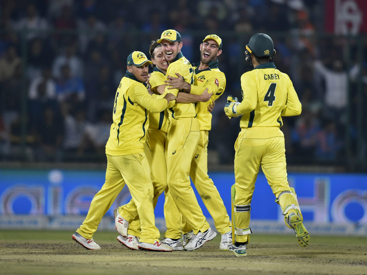 Australia win by 35 runs and clinch the series 3-2 Photo Gallery - Sakshi7