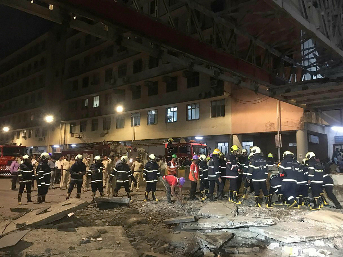 Mumbai CST bridge collapse Photo Gallery - Sakshi2