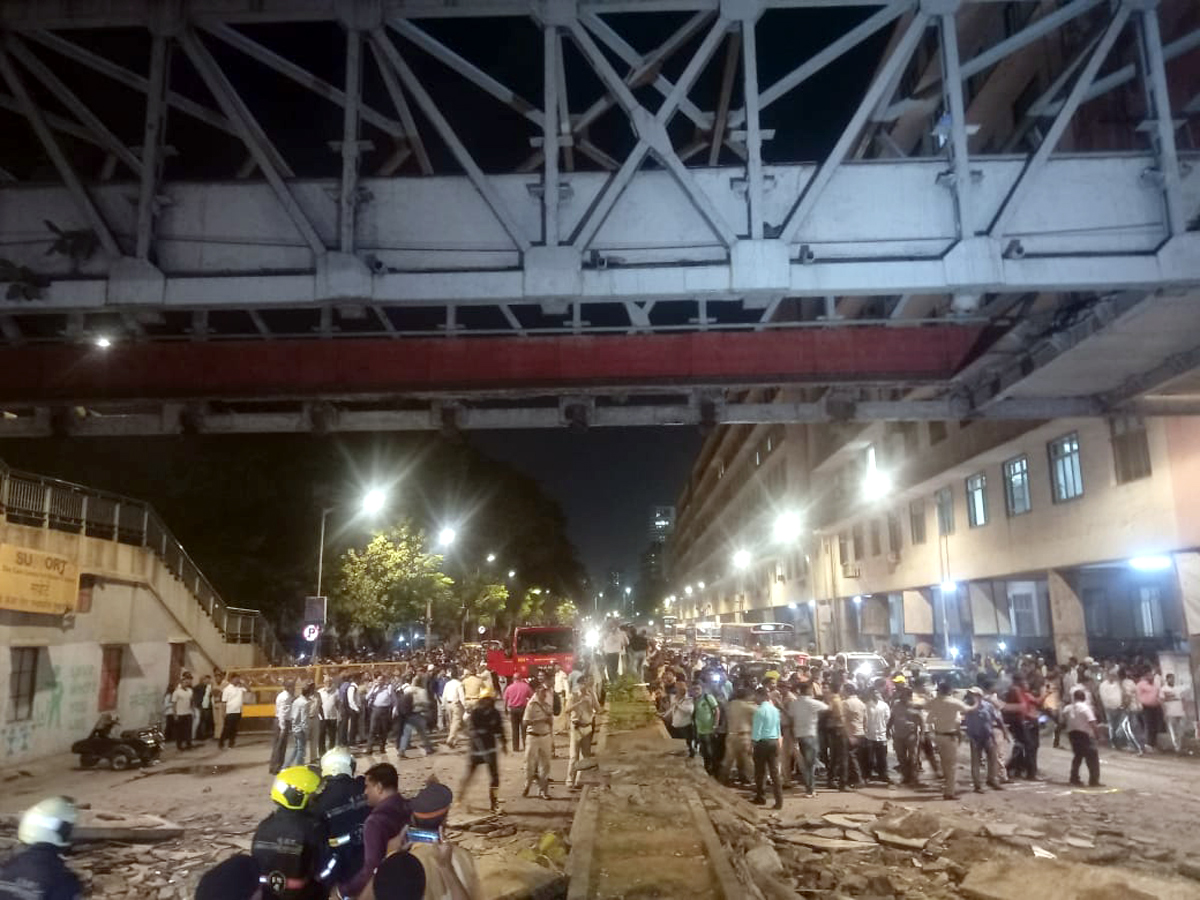 Mumbai CST bridge collapse Photo Gallery - Sakshi3