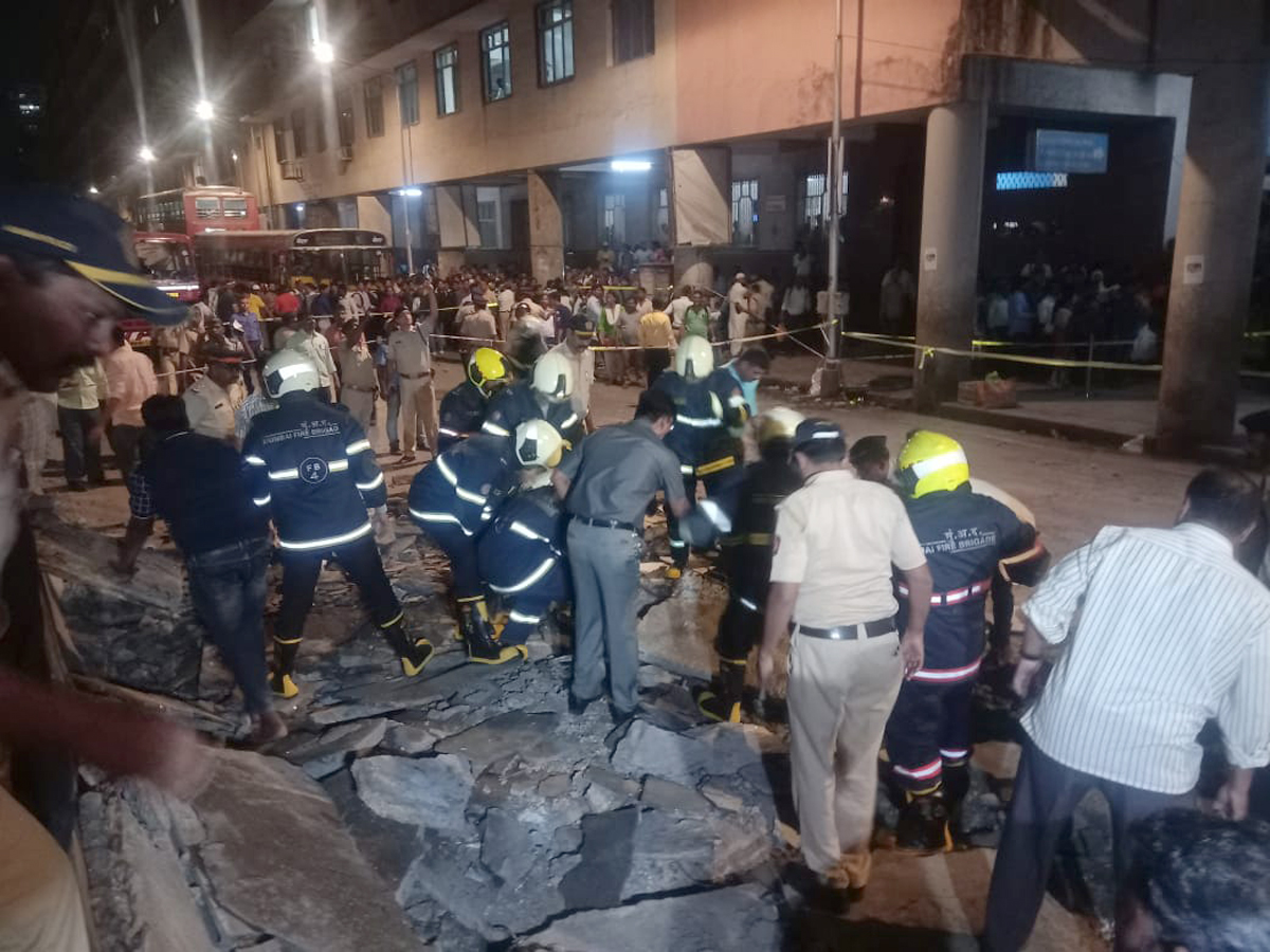 Mumbai CST bridge collapse Photo Gallery - Sakshi1