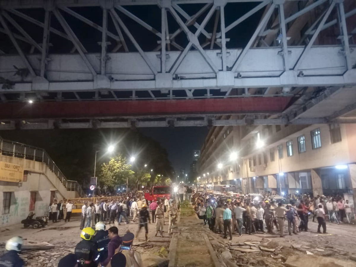 Mumbai CST bridge collapse Photo Gallery - Sakshi6