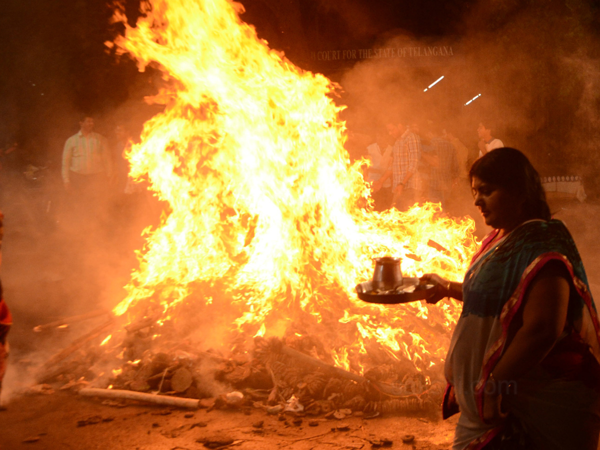 Kamudu dahanam on the occasion of Holi - Sakshi1