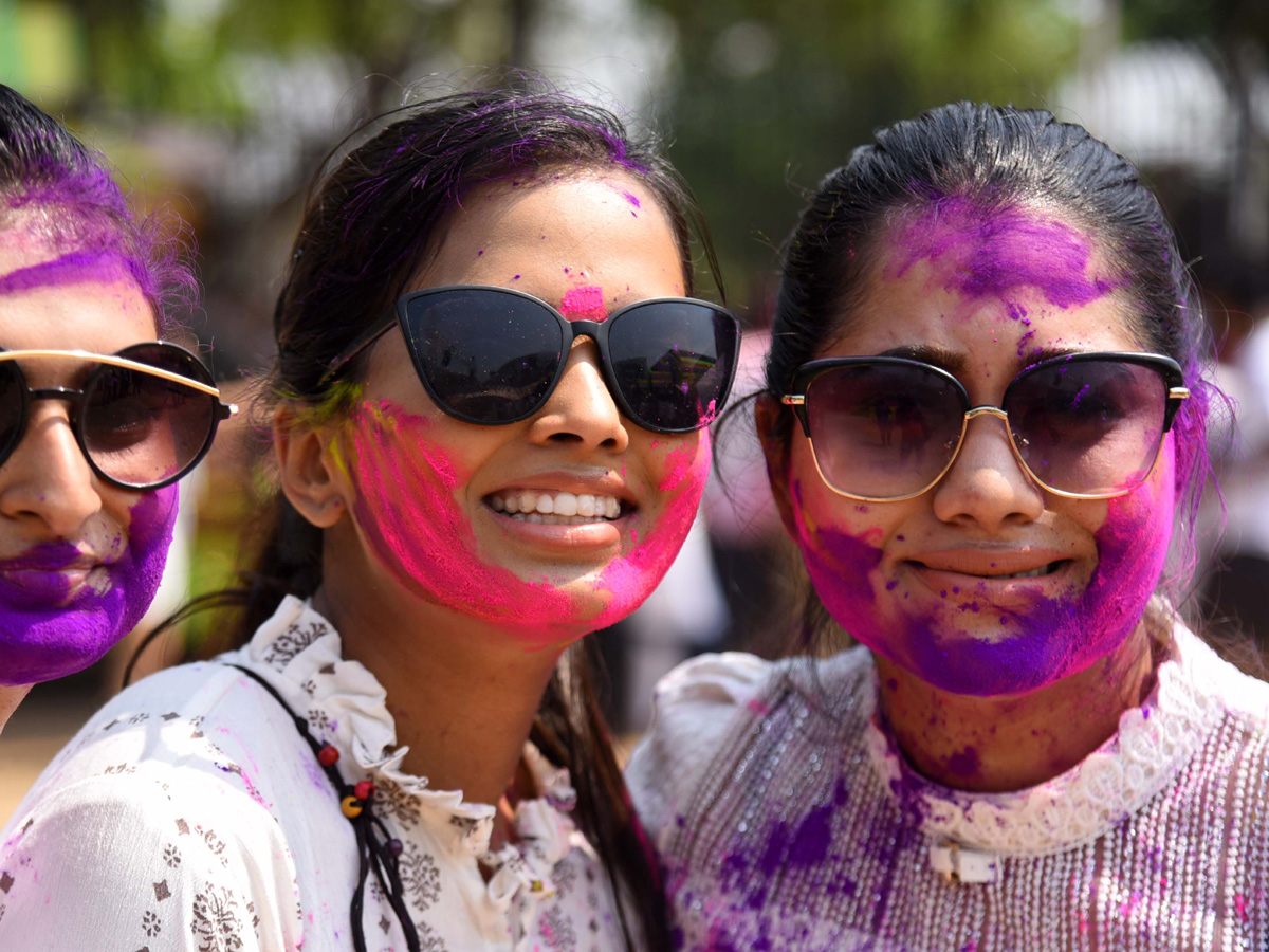 Holi Celebration in Hyderabad Photo Gallery - Sakshi21