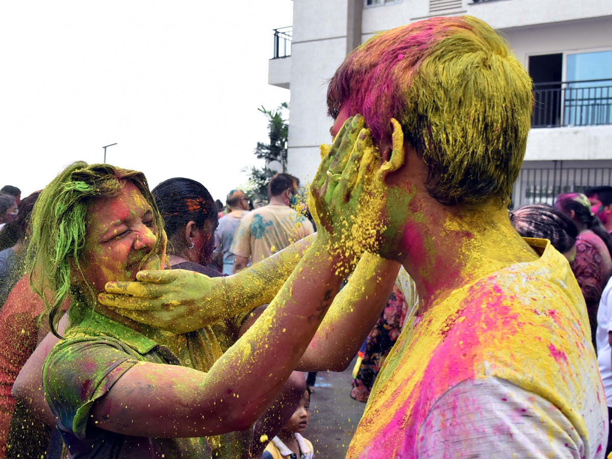 Holi Celebration in Hyderabad Photo Gallery - Sakshi24