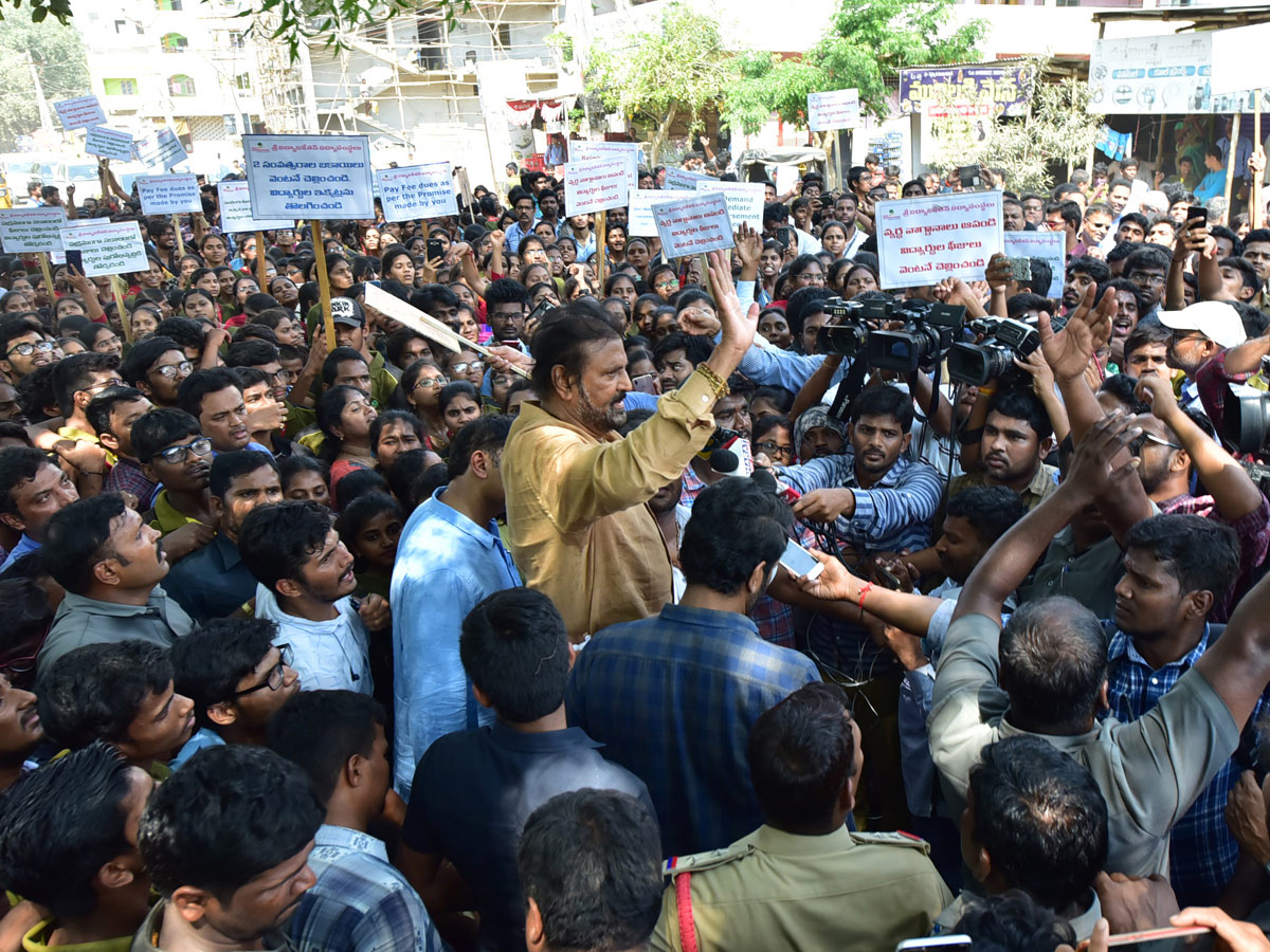 Mohan Babu Dharna Against Naidu in Tirupati  Photo Gallery - Sakshi13