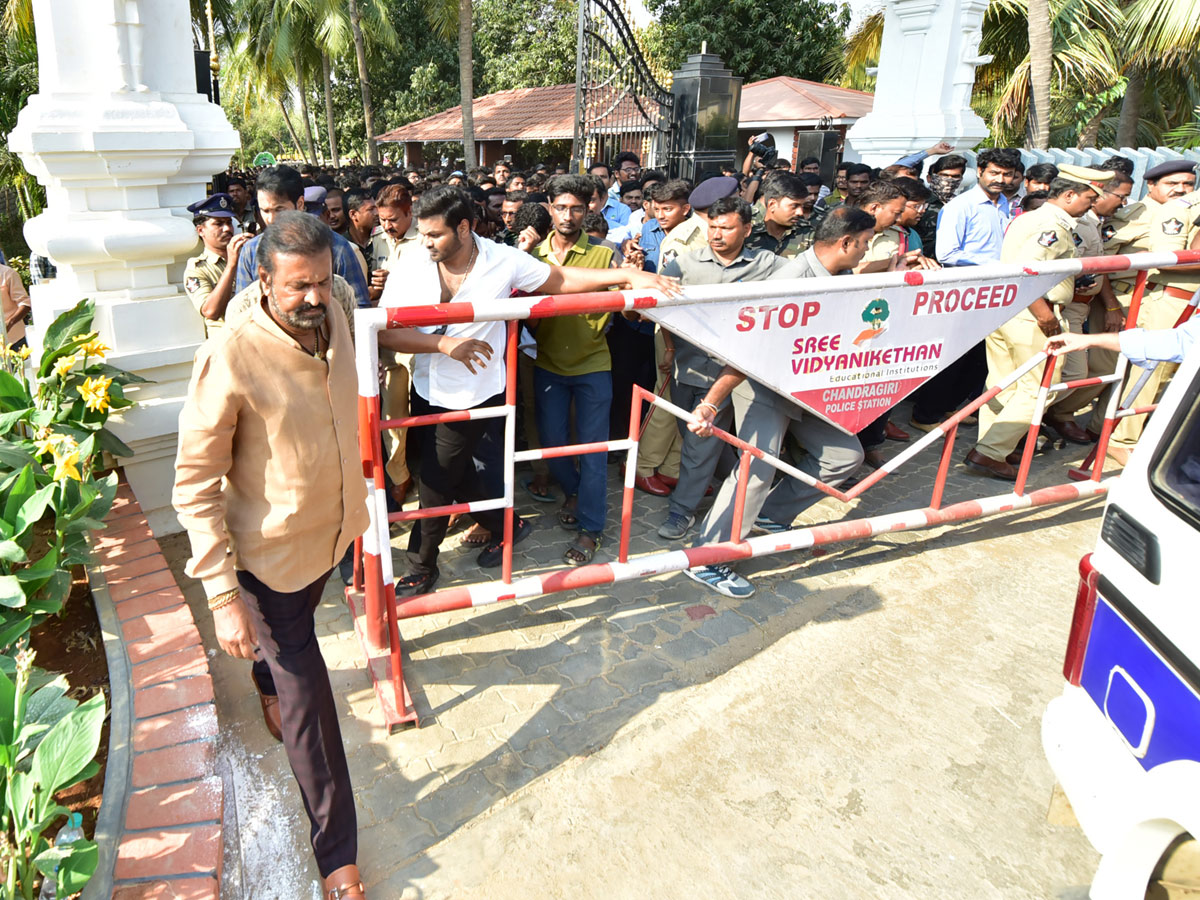 Mohan Babu Dharna Against Naidu in Tirupati  Photo Gallery - Sakshi15