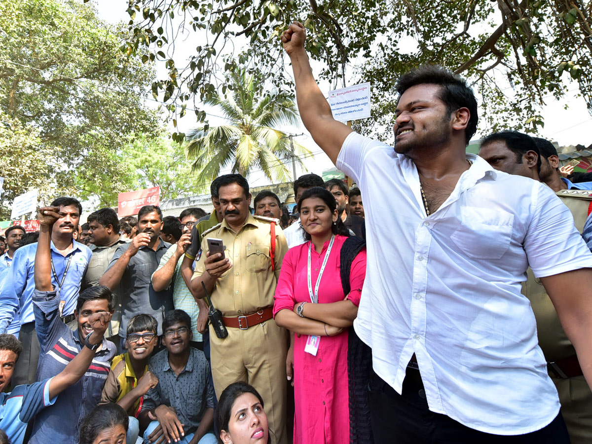 Mohan Babu Dharna Against Naidu in Tirupati  Photo Gallery - Sakshi17