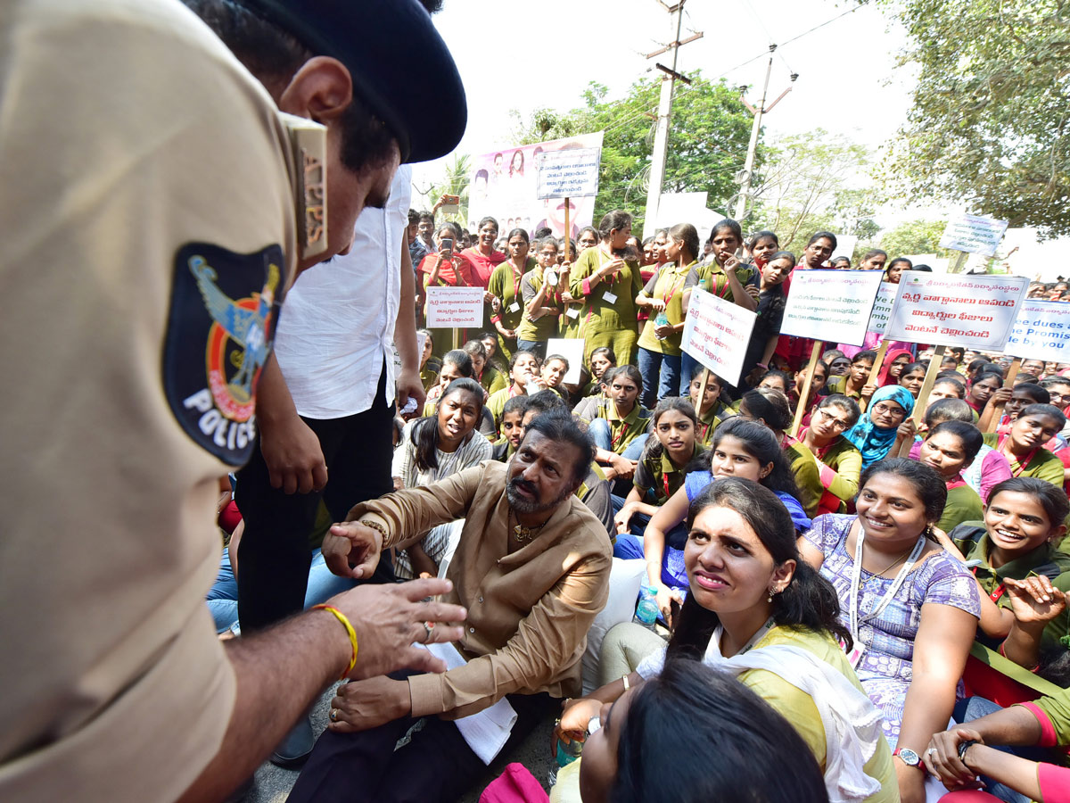 Mohan Babu Dharna Against Naidu in Tirupati  Photo Gallery - Sakshi24