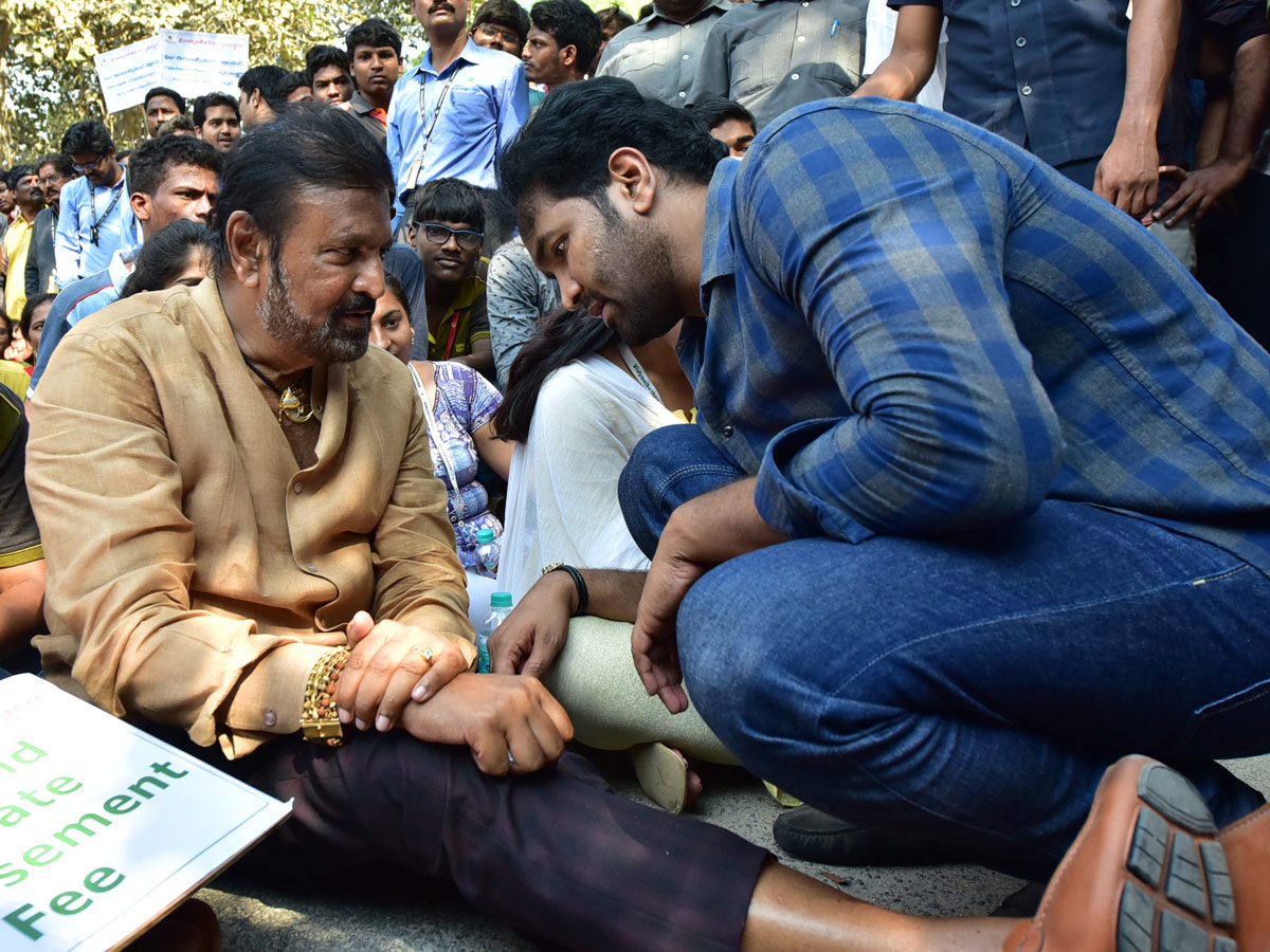 Mohan Babu Dharna Against Naidu in Tirupati  Photo Gallery - Sakshi25