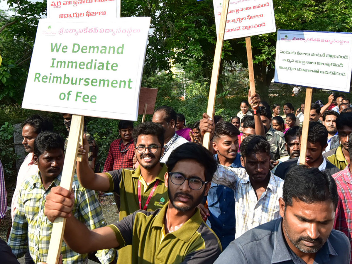 Mohan Babu Dharna Against Naidu in Tirupati  Photo Gallery - Sakshi27