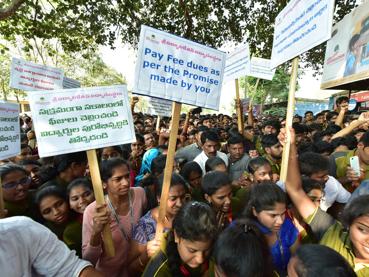 Mohan Babu Dharna Against Naidu in Tirupati  Photo Gallery - Sakshi29