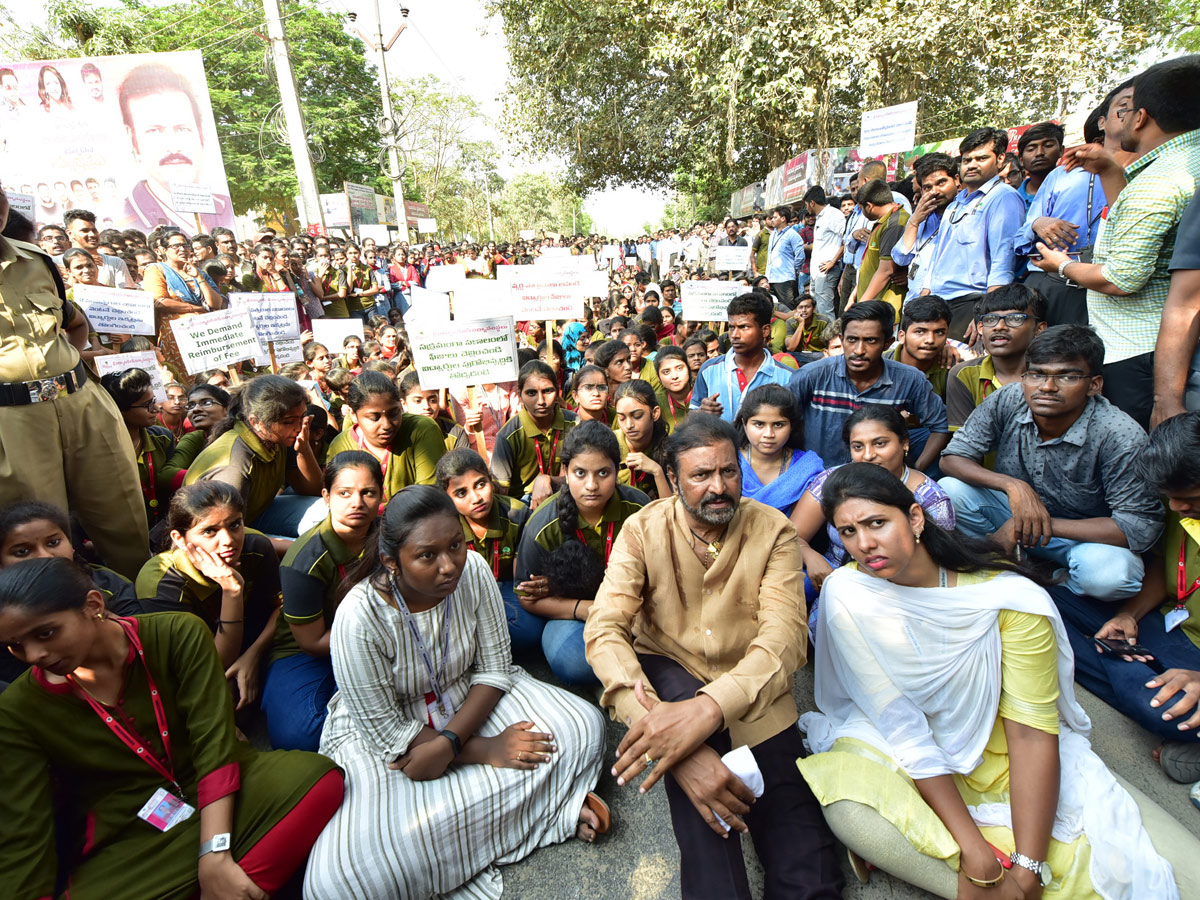 Mohan Babu Dharna Against Naidu in Tirupati  Photo Gallery - Sakshi33