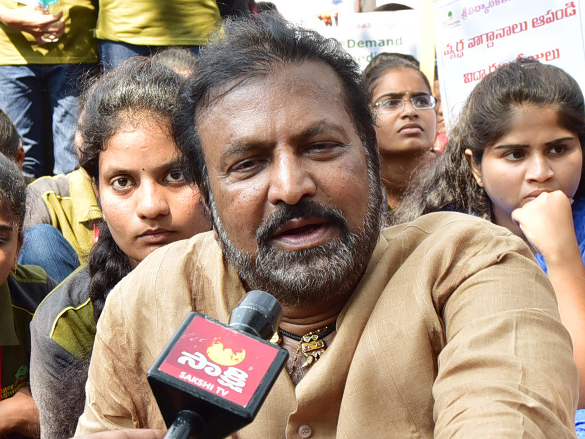 Mohan Babu Dharna Against Naidu in Tirupati  Photo Gallery - Sakshi6