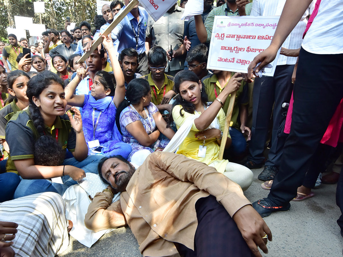 Mohan Babu Dharna Against Naidu in Tirupati  Photo Gallery - Sakshi7