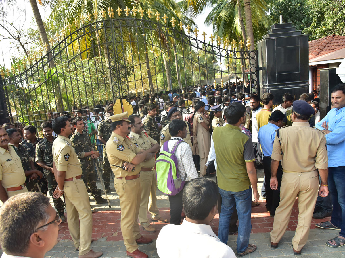 Mohan Babu Dharna Against Naidu in Tirupati  Photo Gallery - Sakshi9