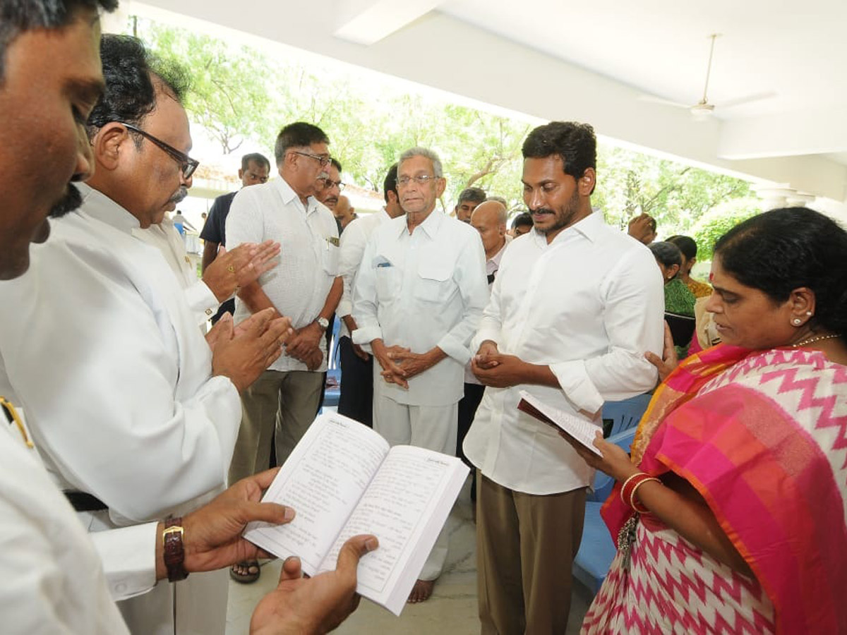 YS jagan Nominations In Pulivendula Photo Gallery - Sakshi17