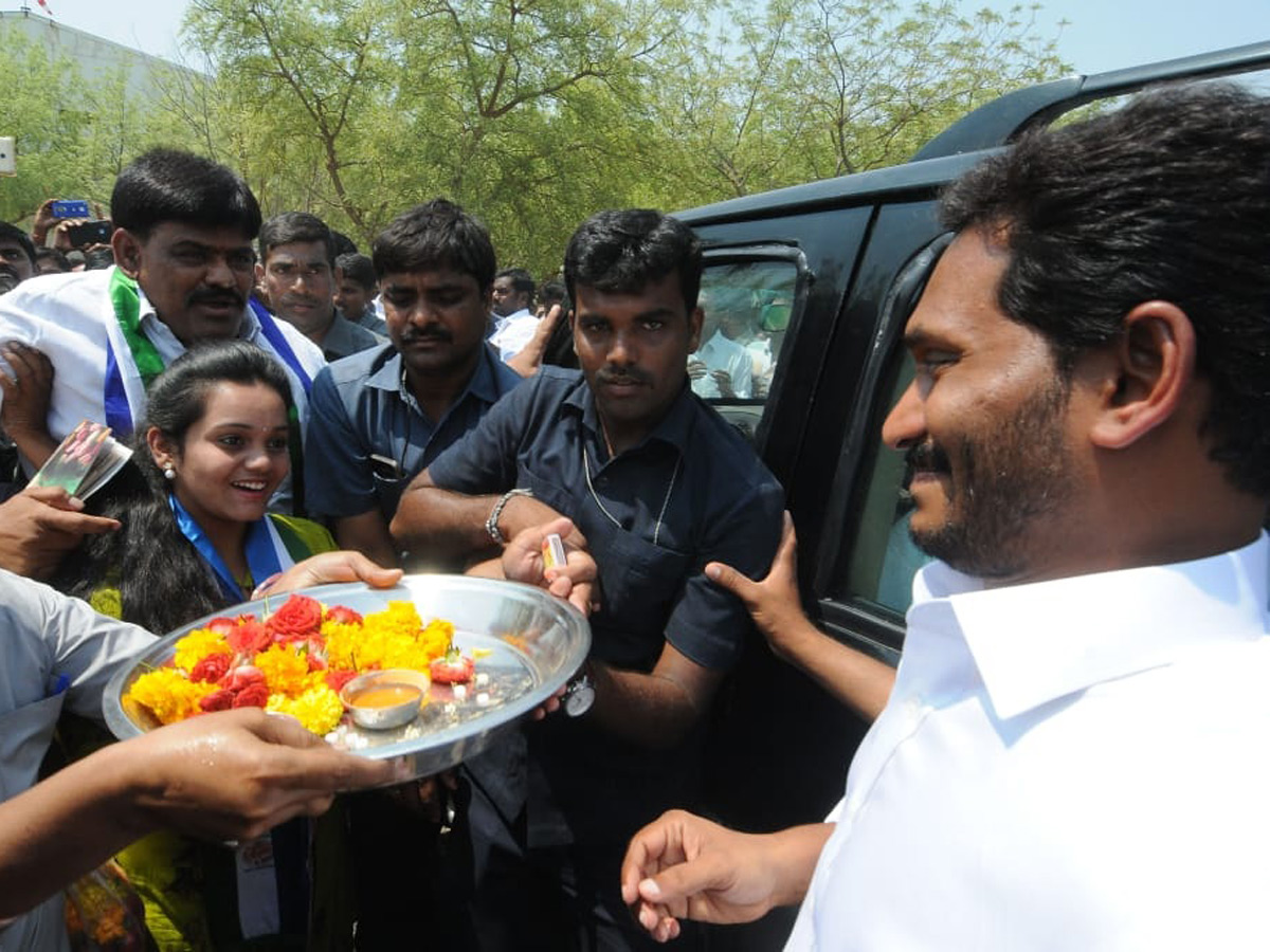 YS jagan Nominations In Pulivendula Photo Gallery - Sakshi2