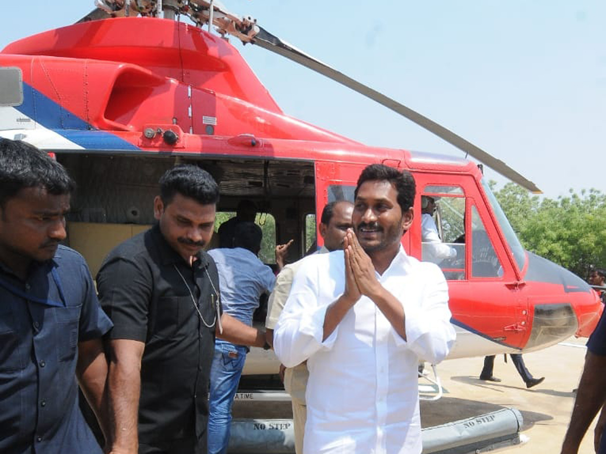 YS jagan Nominations In Pulivendula Photo Gallery - Sakshi5