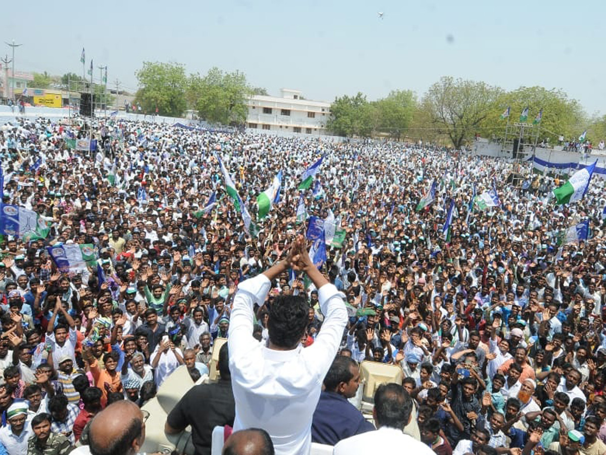 YS jagan Nominations In Pulivendula Photo Gallery - Sakshi7