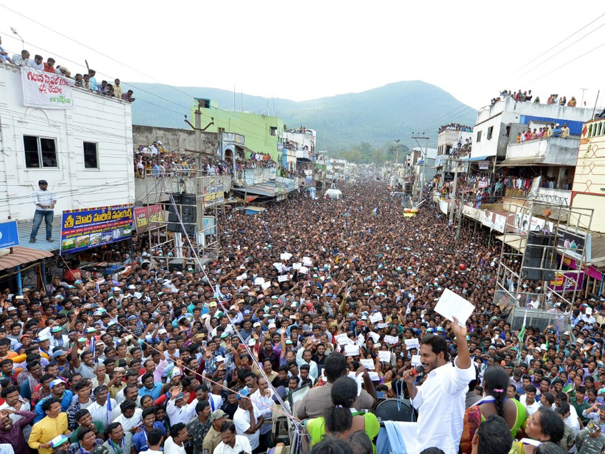 YS Jagan Election Meeting at Paderu Photo Gallery - Sakshi10