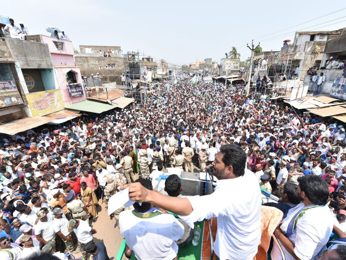 YS Jagan Election Meeting at Palasa Photo Gallery - Sakshi11